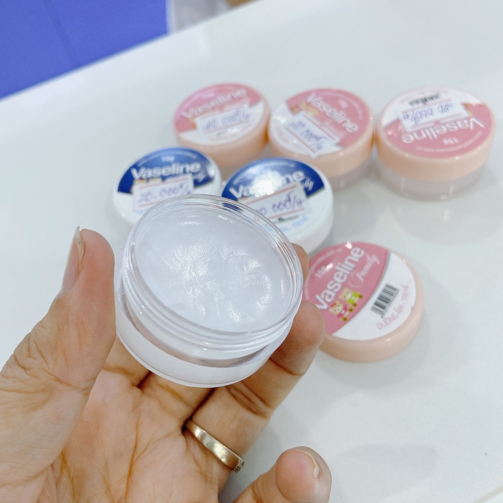 Kem Vaselin Family bôi ngừa nứt nẻ 15g