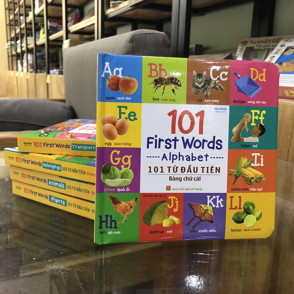 Sách: 101 First Words - Alphabet / 101 Từ Đầu Tiên - Bảng Chữ Cái (Tái bản)