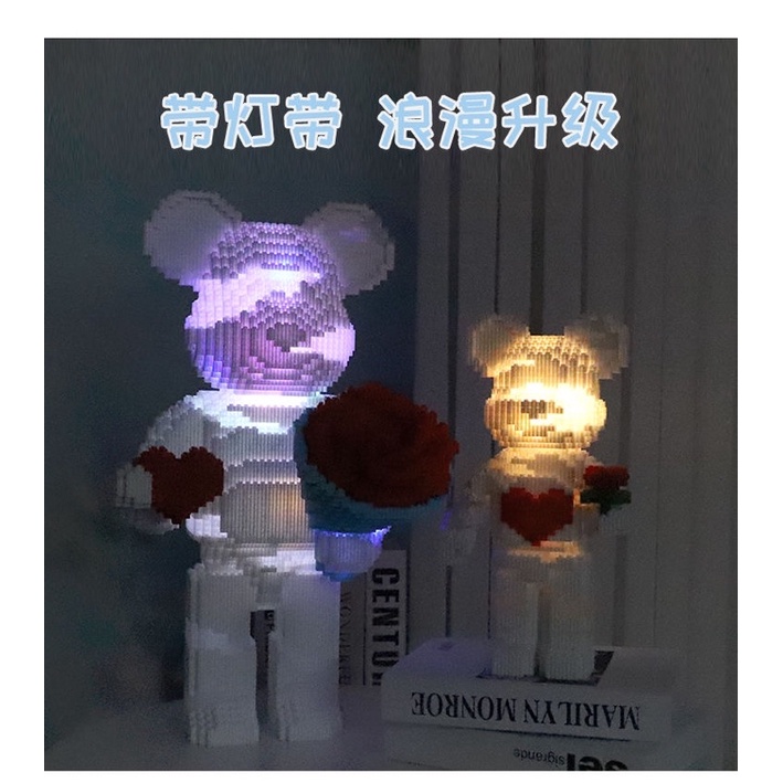 Lego gấu Bearbrick cầm hoa tặng người yêu - hàng sẵn