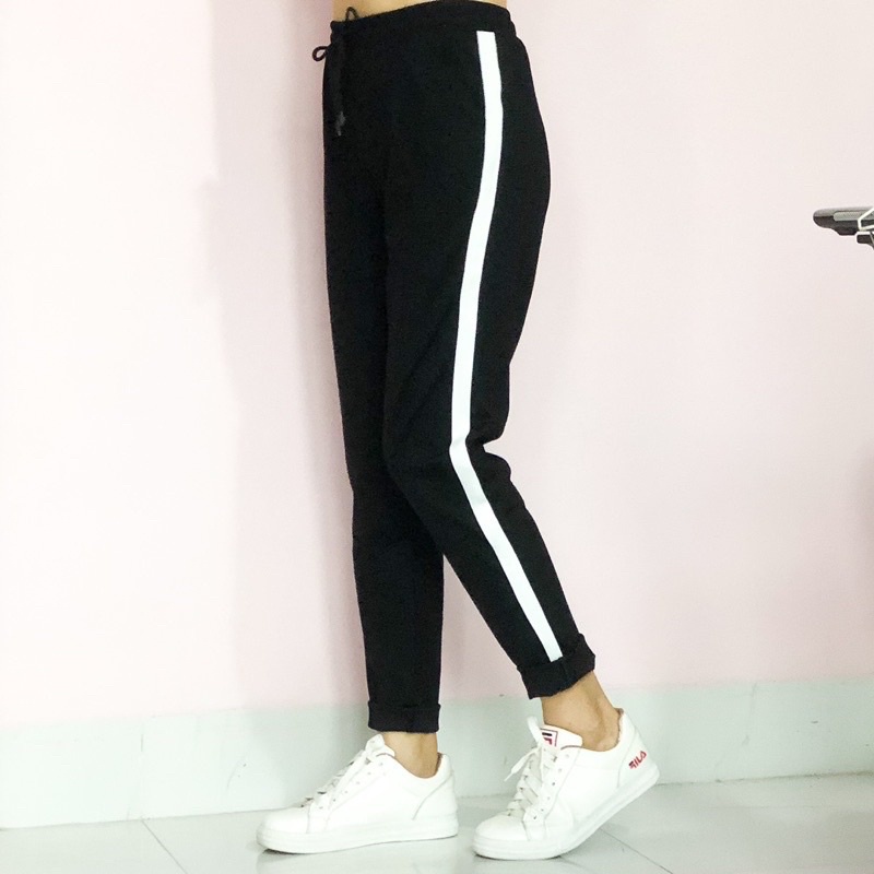 Quần thể thao nữ sọc trắng chất umi co dãn 4 chiều trẻ trung năng động