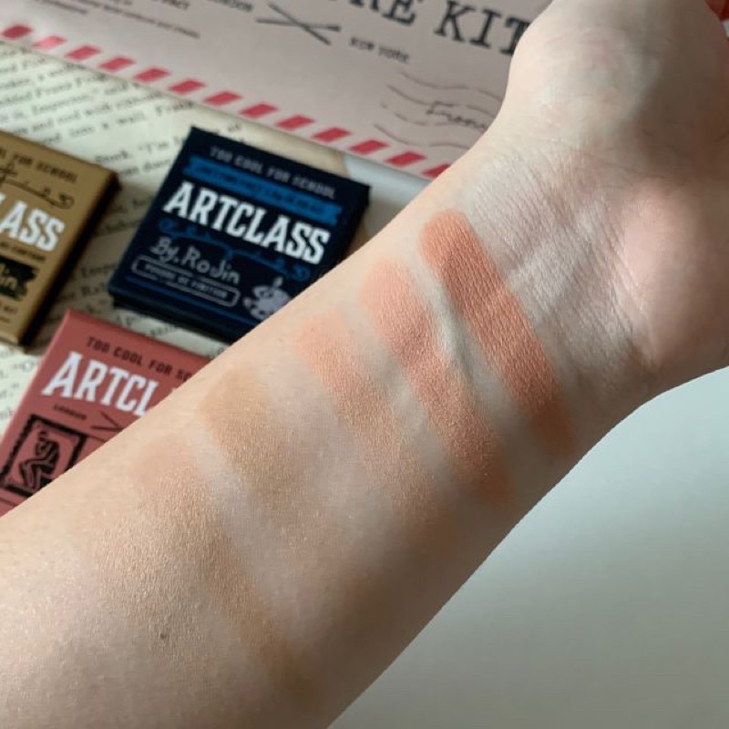 Set phấn Too Cool For School Signature Kit phấn tạo khối + má hồng + phấn phủ kiềm dầu (Bill Hàn)