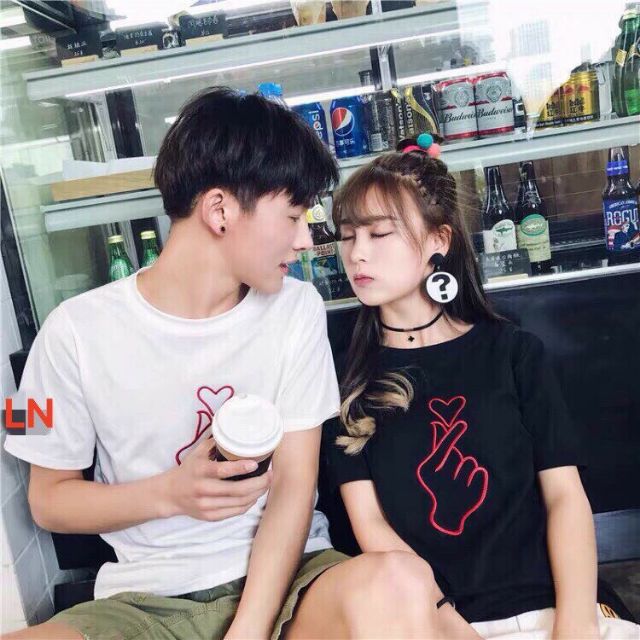 Áo đôi bàn tay đỏ