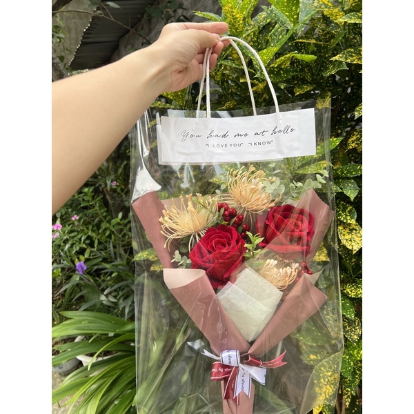 Bó hoa lụa kèm túi đựng cao cấp