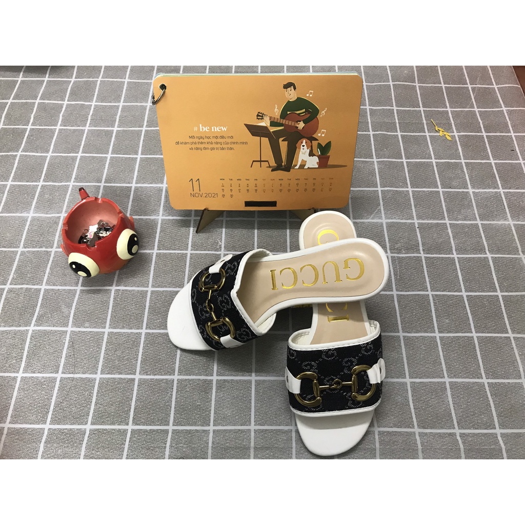 Dép Nữ Khóa Đùi Gà 2 dành cho nữ