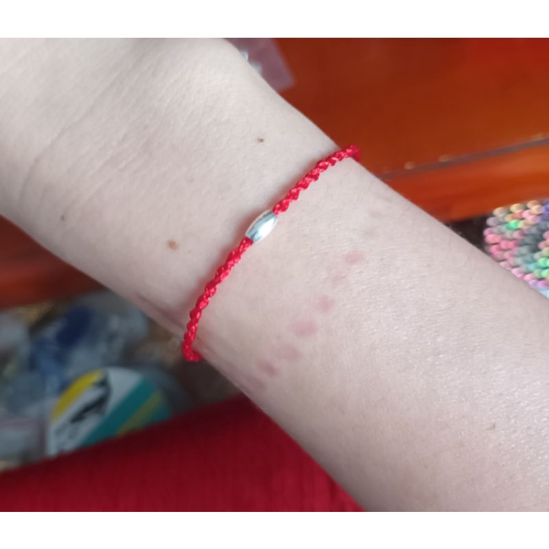 Vòng tay chỉ đỏ mic charm hạt gạo bạc 925 mang ý nghĩa may mắn đủ đầy quanh năm