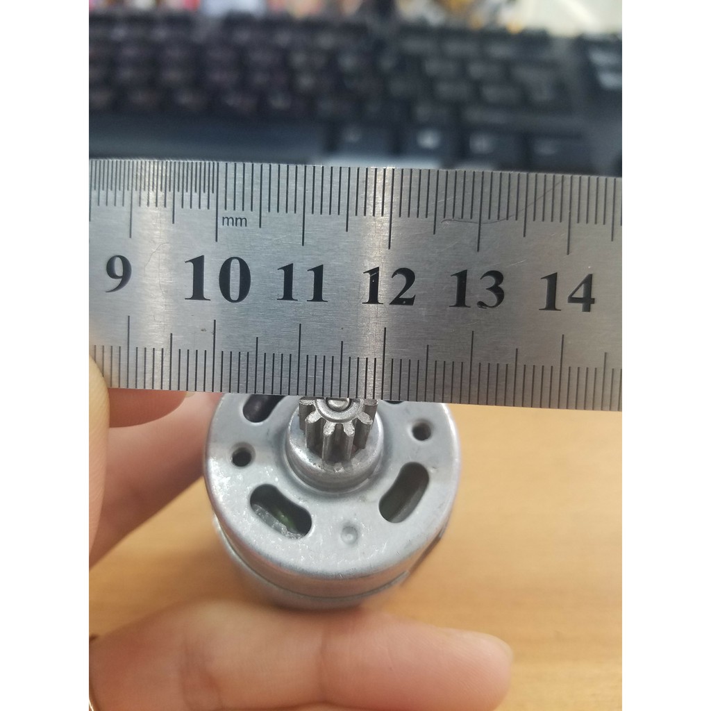 Xuongpinoto Động cơ xe điện trẻ em 550 kèm bánh răng kim loại 10 răng điện áp 12V,hàng mới 100%