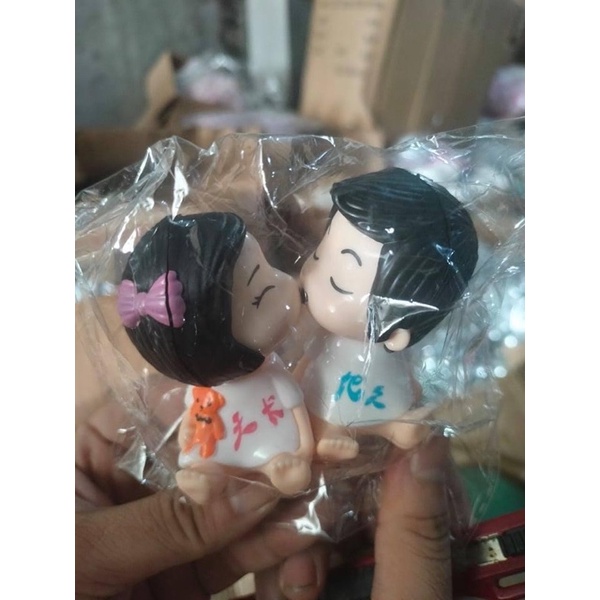 Combo 2 bộ bé trai bé gái hôn nhau trang trí bánh kem