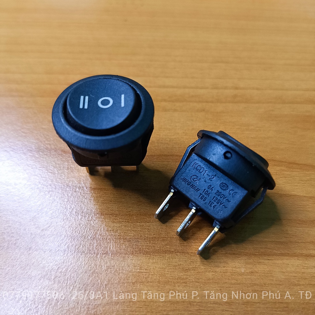 Công tắc ON-OFF-ON 6A  Tiếp điểm Đồng