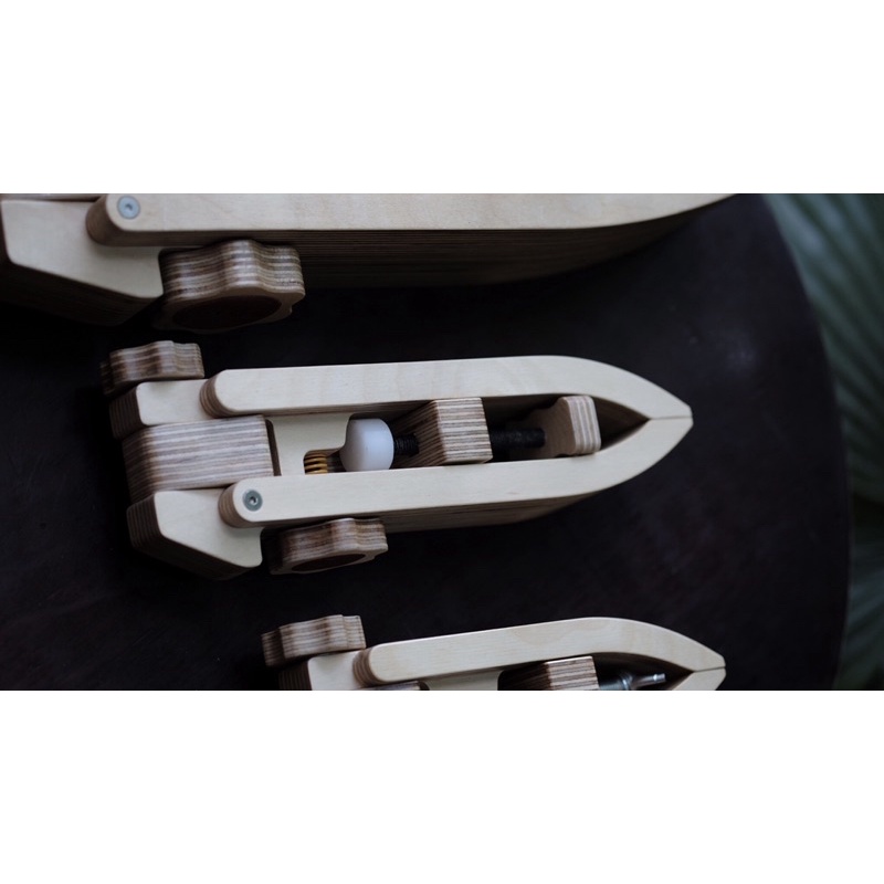 Kẹp khâu đồ da thủ công