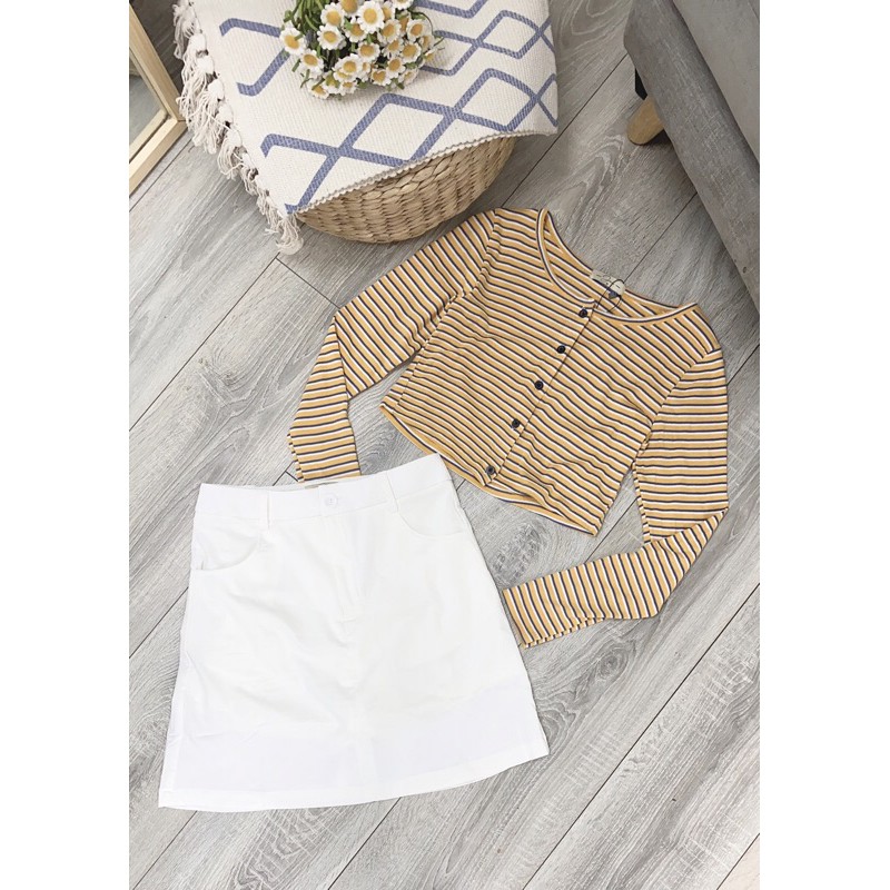 Áo Croptop Nữ Tay Dài Kiểu Ôm Thun Body Cổ Tròn Vải Sọc Có Nút Cúc SIÊU HOT. | BigBuy360 - bigbuy360.vn