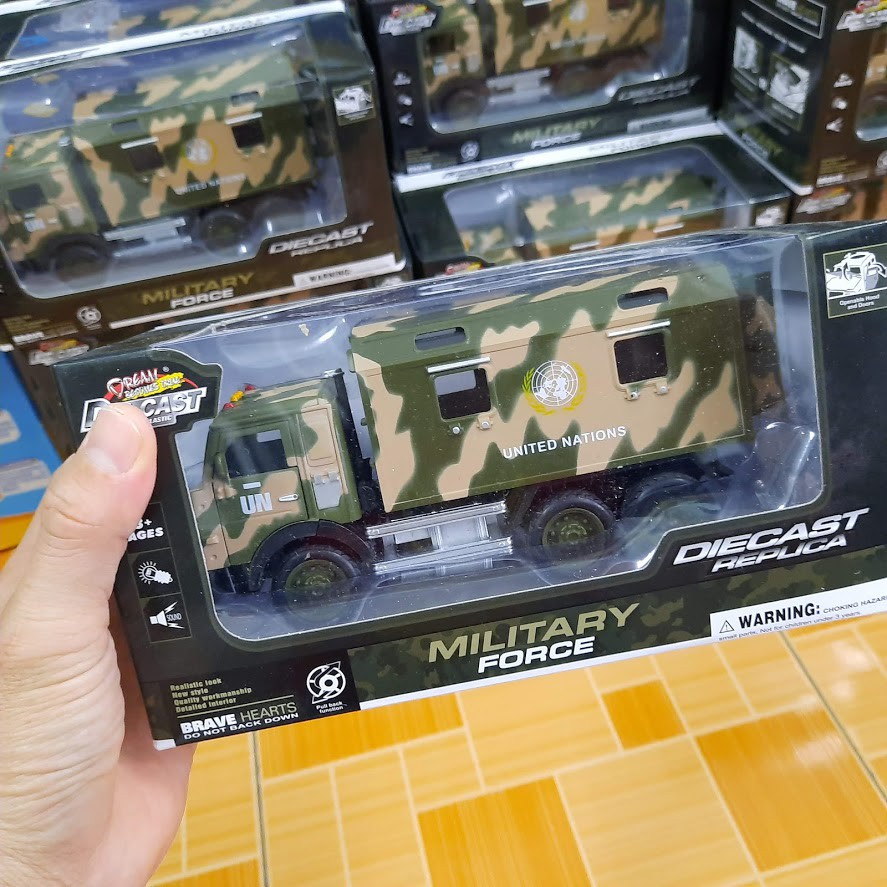 Đồ chơi xe tải quân đội chạy cót tỉ lệ 1:32 có âm thanh đèn e xmô hình đồ chơi trẻ em