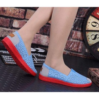 Giày slip on ren