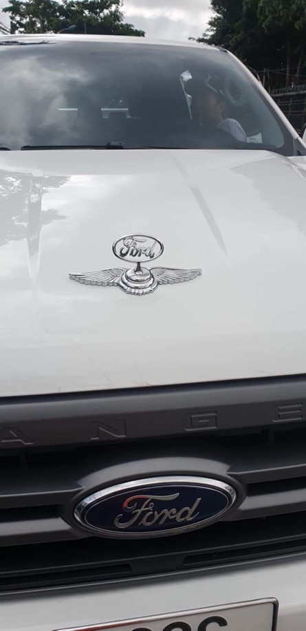Logo gắn mui xe ô tô hãng Ford