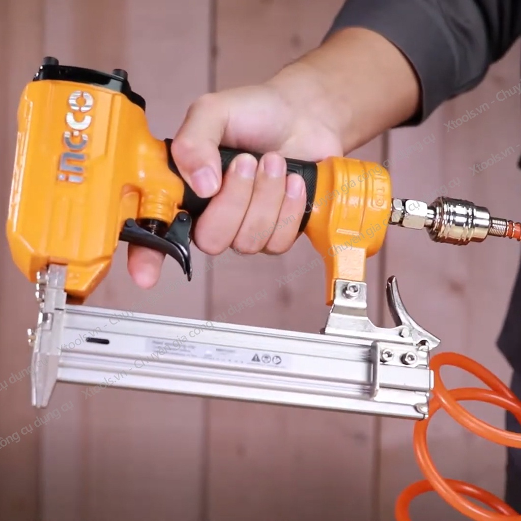 Súng bắn đinh gỗ cầm tay dùng khí nén INGCO ABN10301-3. Máy bắn đinh thẳng Ga18,1.25x1.00mm đinh 10-30mm 60-100Psi