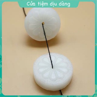 Sáp vuốt chỉ thêu (giúp chỉ không bị xù và rối)