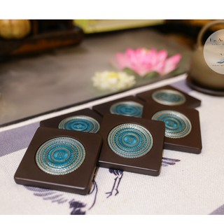 Đế gỗ kê chén trà cho không gian uống trà