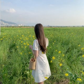 Váy trắng xô thái đắp chéo