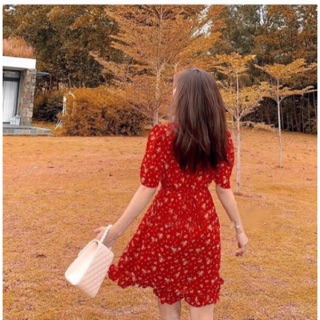 Đầm xoè hoa đỏ, tím đắp chéo đuôi cá