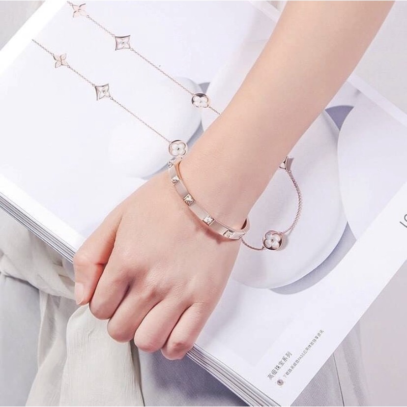 Vòng cứng sang chảnh Swarovski