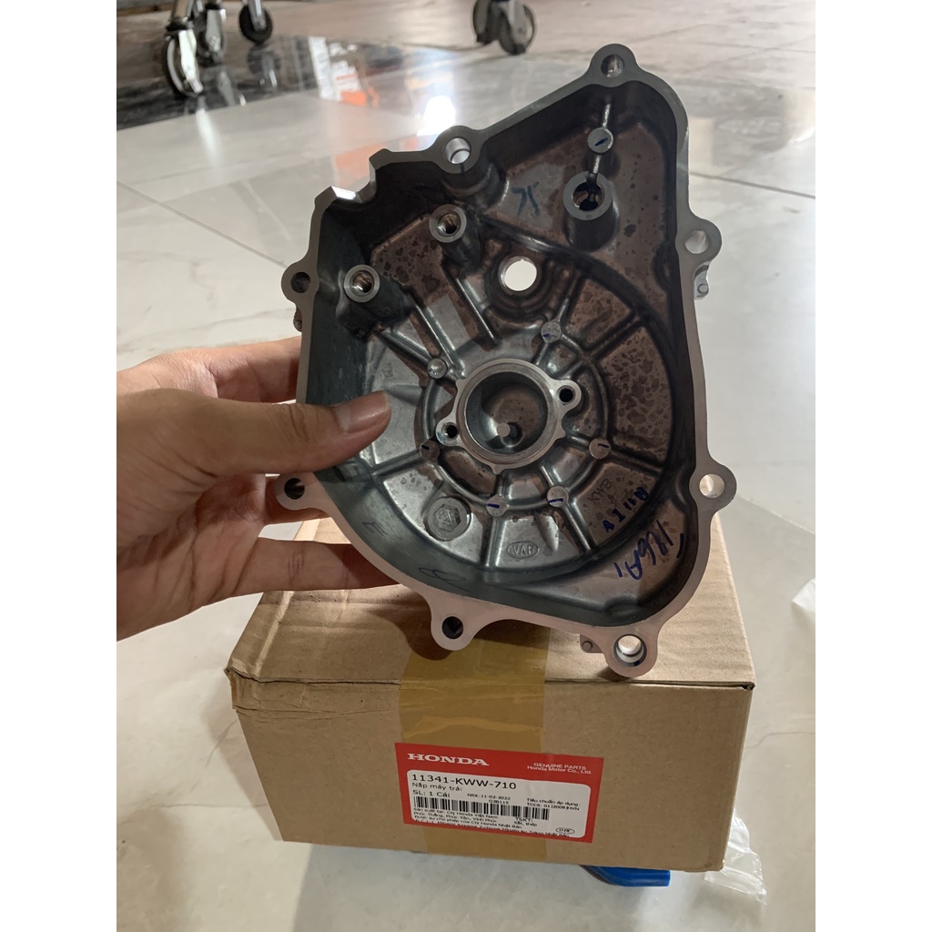 Nắp máy trái - bưởng điện HONDA WAVE RSX110, RS110 màu Bạc. Mã SP 11341KWW710