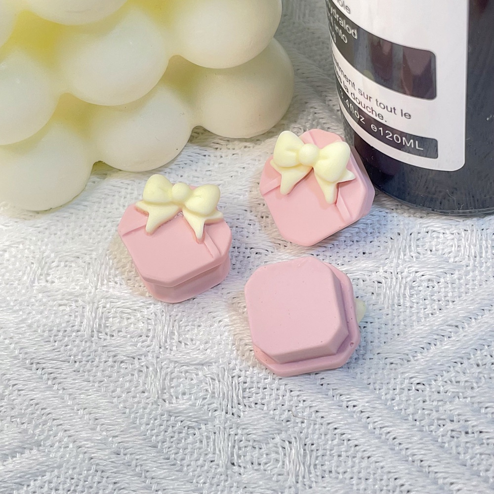 hộp quà màu hồng Resin phụ kiện dép Crocs charm DIY khóa giày crocs jibbitz Nhựa trang sức Phụ kiện trang trí giày crocs nút trang trí điện thoại di động Nắp đậy / Khung ảnh / Cốc nước / Túi Nguyên liệu làm phụ kiện handmade sáng tạo