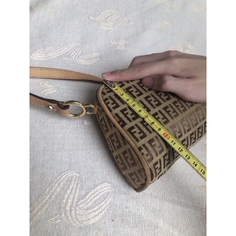 Túi chuẩn si. Túi qua sử dụng. Khách vui lòng xem hình nếu muốn biết thêm thông tin sản phẩm mời khách vô chat. Thanks .