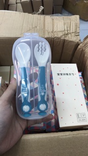 Set thìa dĩa bẻ cong cho bé tập xúc