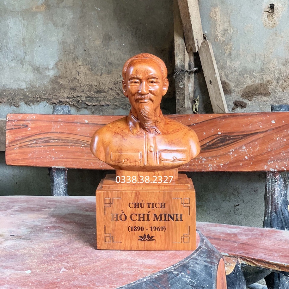 Tượng bán thân bác hồ chí minh cao 30cm và 40cm được làm bằng gỗ hương nguyên khối