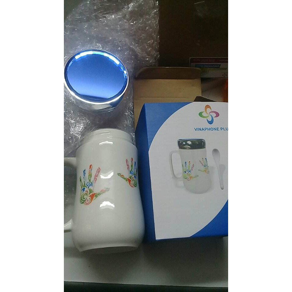 Cốc sứ có nắp xoáy ren kèm thìa siêu cuty!