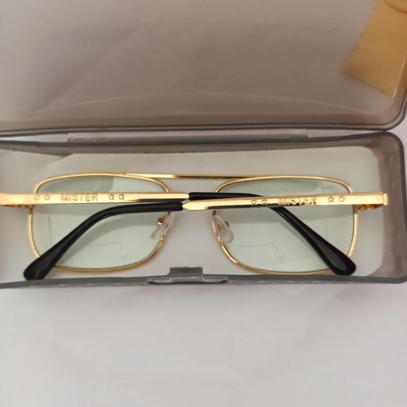 kính đổi màu tròng thủy tinh mặt vuông gọng titan cứng. | BigBuy360 - bigbuy360.vn