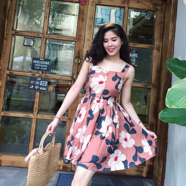 Váy xòe hai dây hoa đang cực hot