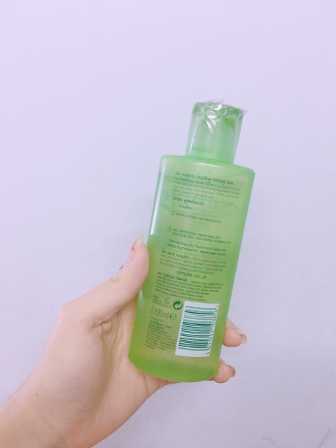 Nước hoa hồng Simple Kind to Skin Soothing Facial Toner 200ml