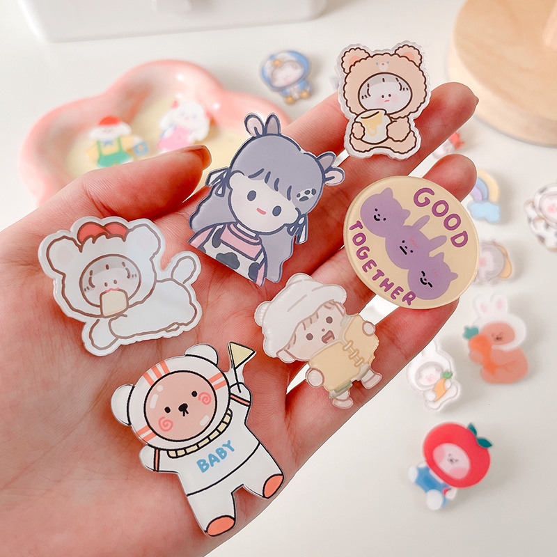 🎀Huy Hiệu Cài Áo Nhựa Acrylic - Pin Cài BALO Hộp Bút, Sticker Trang Trí, Phụ Kiện Khuy Dễ Thương AMKO