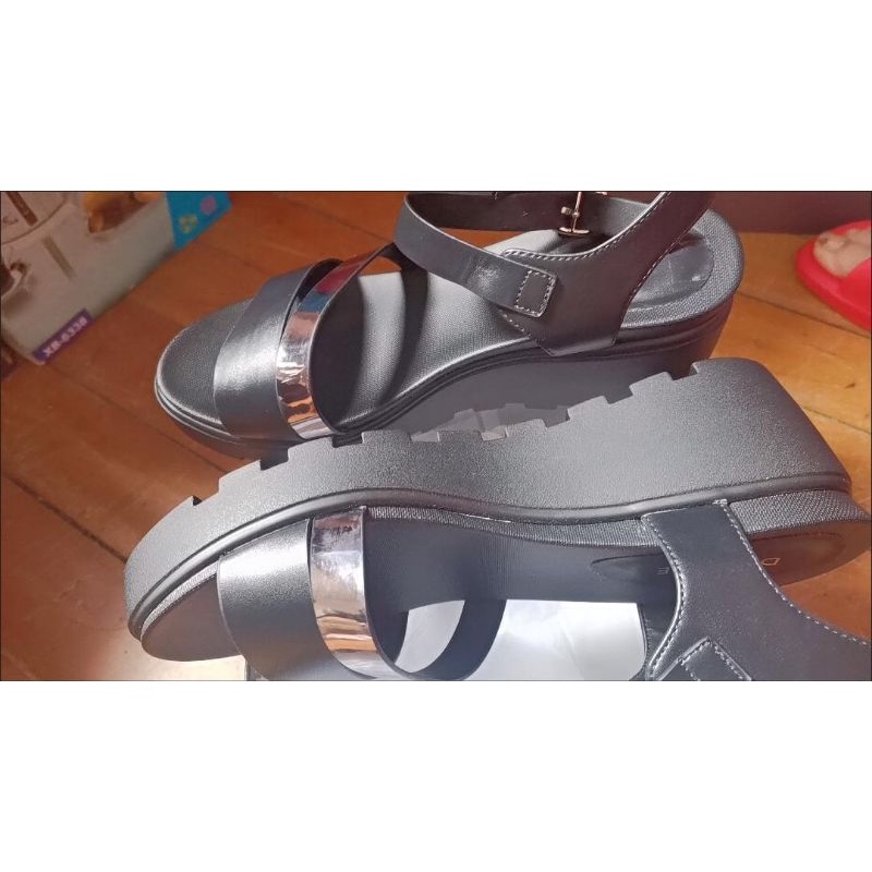 VIDEO ẢNH THẬT Giày sandals hãng DAPHNE da PU