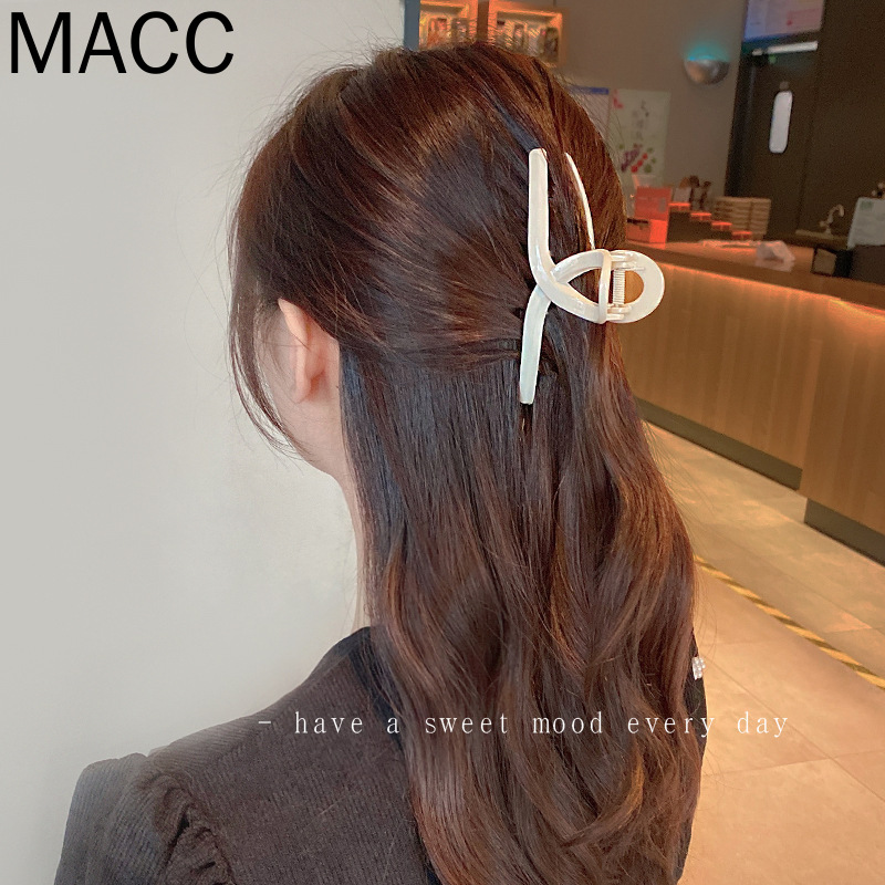 Kẹp tóc thiết kế đơn giản dễ phối đồ thời trang theo phong cách hàn quốc cho nữ