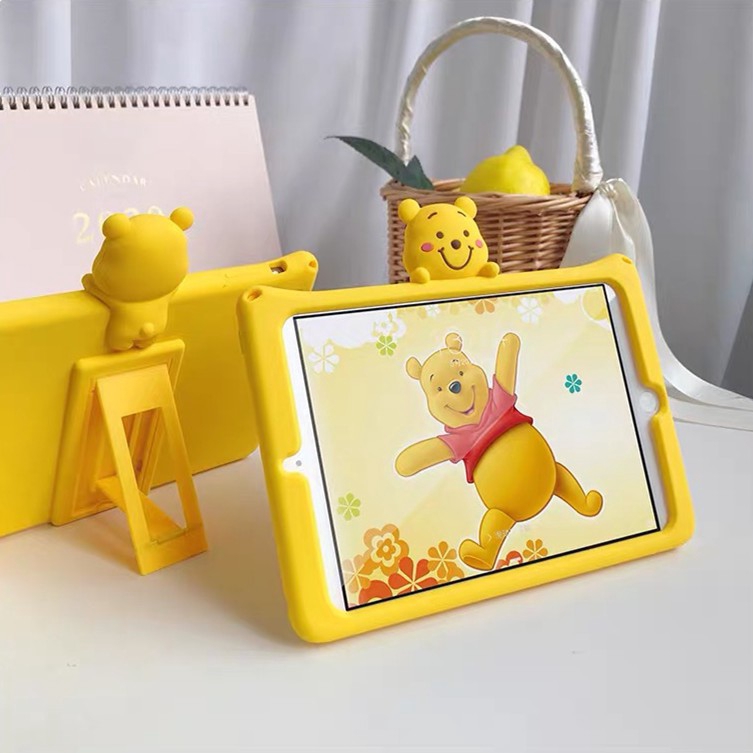 Ốp máy tính bảng silicon hình Winnie the Pooh kèm giá đỡ cho IPAD 2 3 4 MINI 3 2 1 4 5 2017 2018 9.7 10.5 AIR PRO 2019 | BigBuy360 - bigbuy360.vn