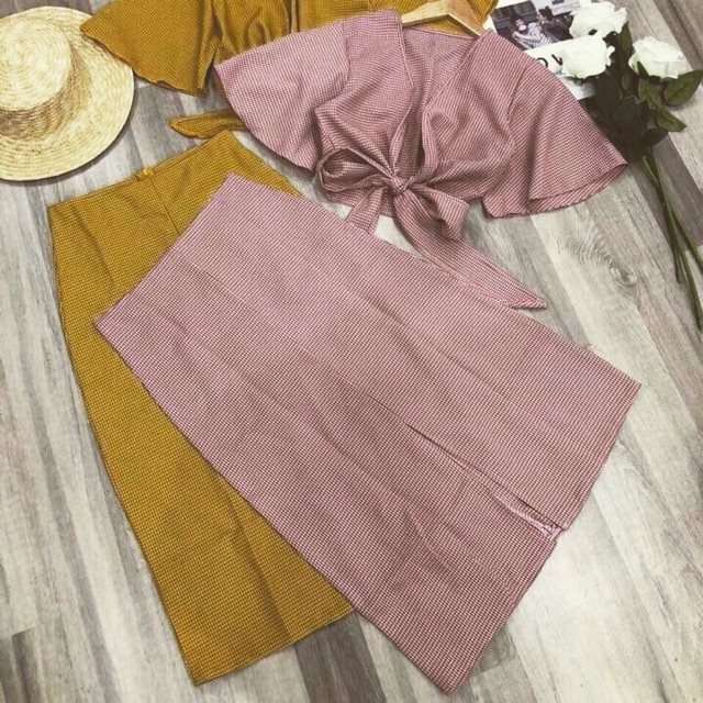 Set chân váy áo xẻ ngực