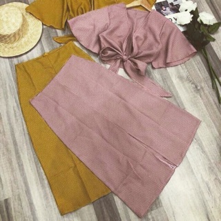 Set chân váy áo xẻ ngực