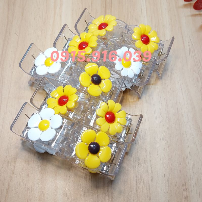 Kẹp nhựa trong 5 răng đính hoa, kẹp càng cua đính hoa