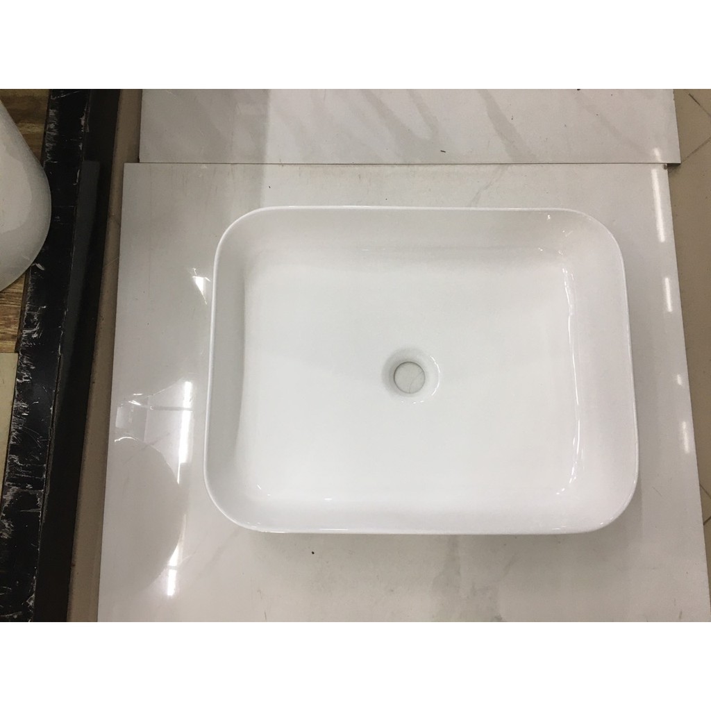 Chậu lavabo rửa mặt đặt bàn đá vuông bo tròn cạnh, viền chậu mỏng