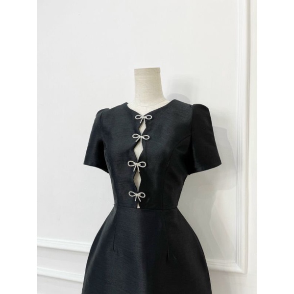 Đầm dự tiệc khoét ngực đính nơ cao cấp Sezi Dress