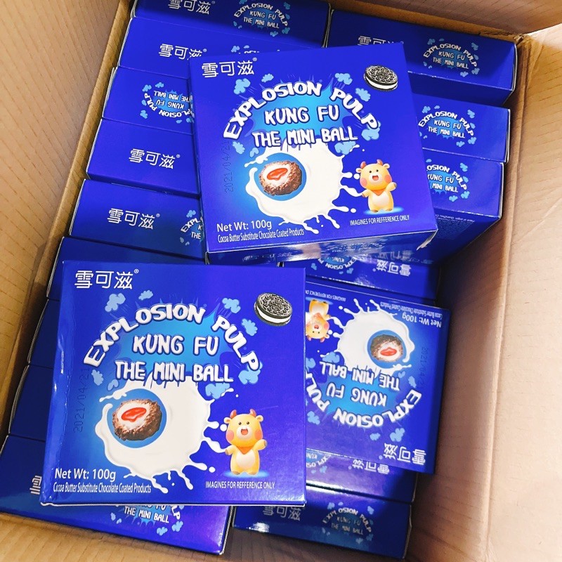 Bánh Oreo Nhân Dâu Xốp Kem phủ Sôcla 100gr