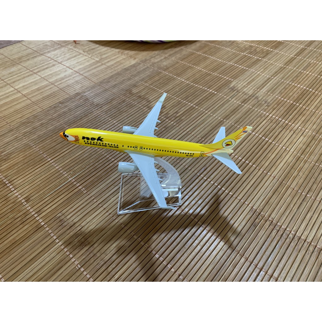 Mô hình máy bay Nok vàng 16cm(Mô hình máy bay+ đế trưng bày)
