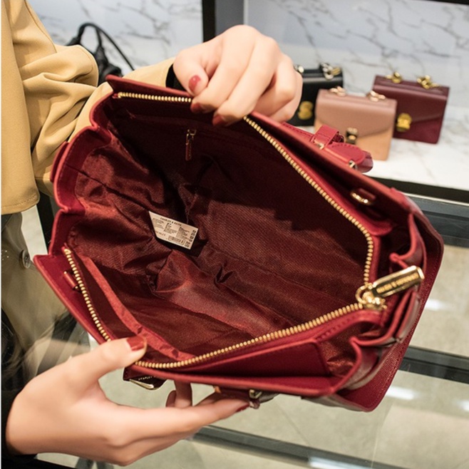 Charles & KEITH Phong Cách Mới Của Singapore 50780288 Túi Đeo Chéo Cỡ Lớn Màu Đỏ Dễ Mang Theo Cho Nữ