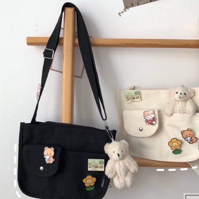 Túi đeo chéo 1 nắp ulzzang siêu cute full huy hiệu