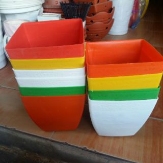Chậu NHỰA trồng cây vuông 20cm giá tốt