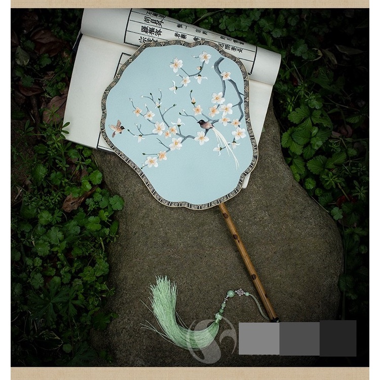 Quạt thêu cổ trang cao cấp 2 mặt 2 hình khác nhau chanh sả