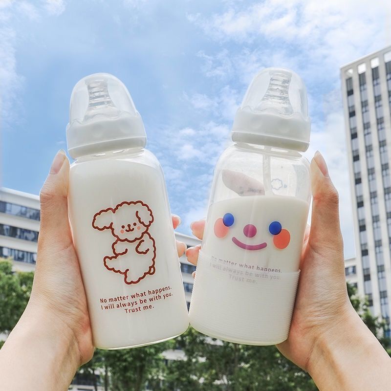 Núm vú giả bình sữa dễ thương cốc nước trong nhựa người lớn trẻ em lưới màu đỏ với cốc ống hút nữ sinh phiên bản Hàn Quố