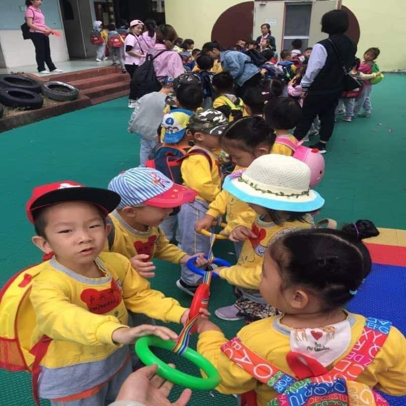 dây dắt trẻ dã ngoại