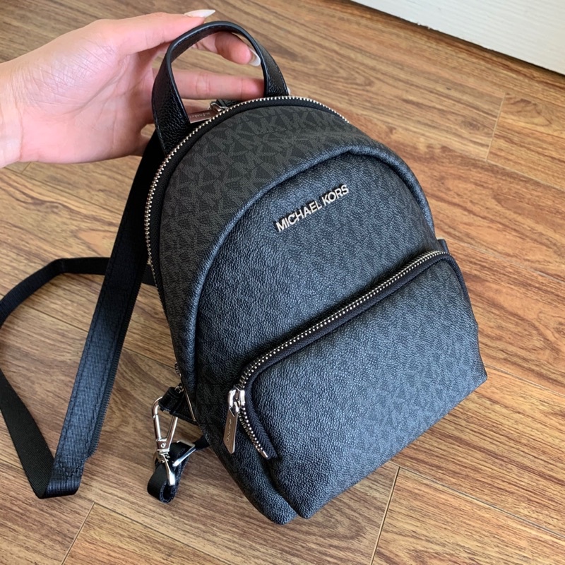Balo Michael Kors ERIN mini sẵn các màu đeo được nhiều kiểu